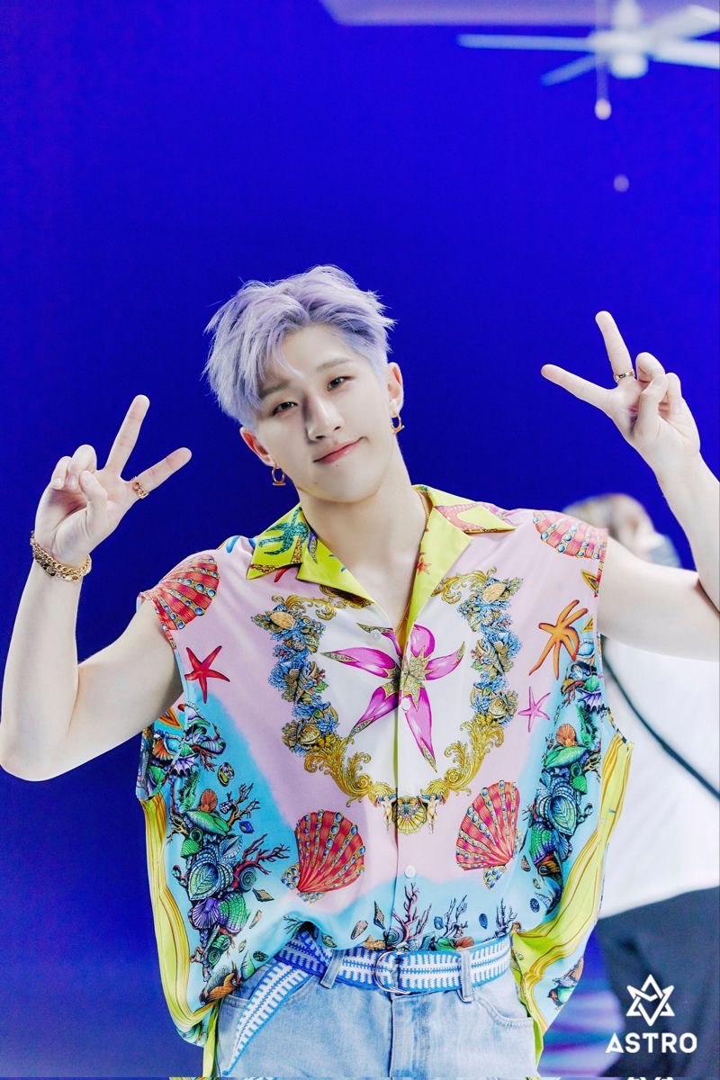 A moment captured by Jinjin (ASTRO)'s fan