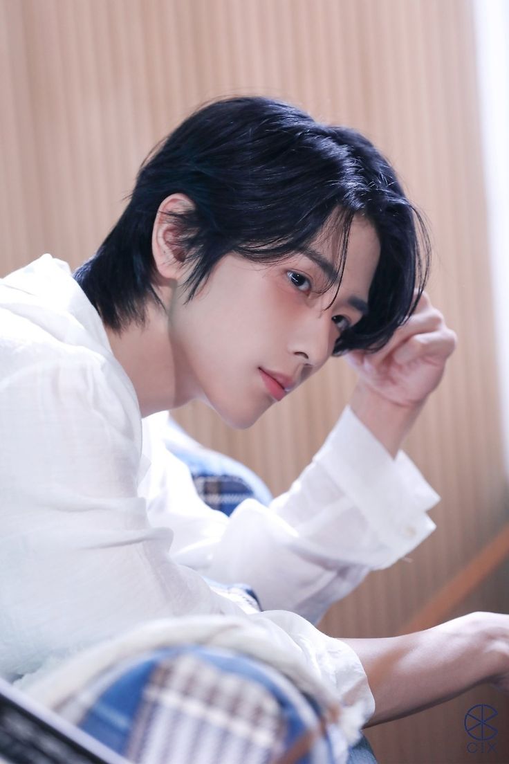 Behind-the-scenes cut of Yonghee (CIX)