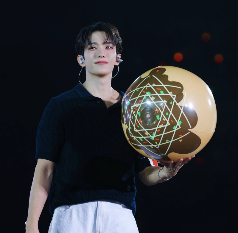 Behind-the-scenes cut of DK (SEVENTEEN)