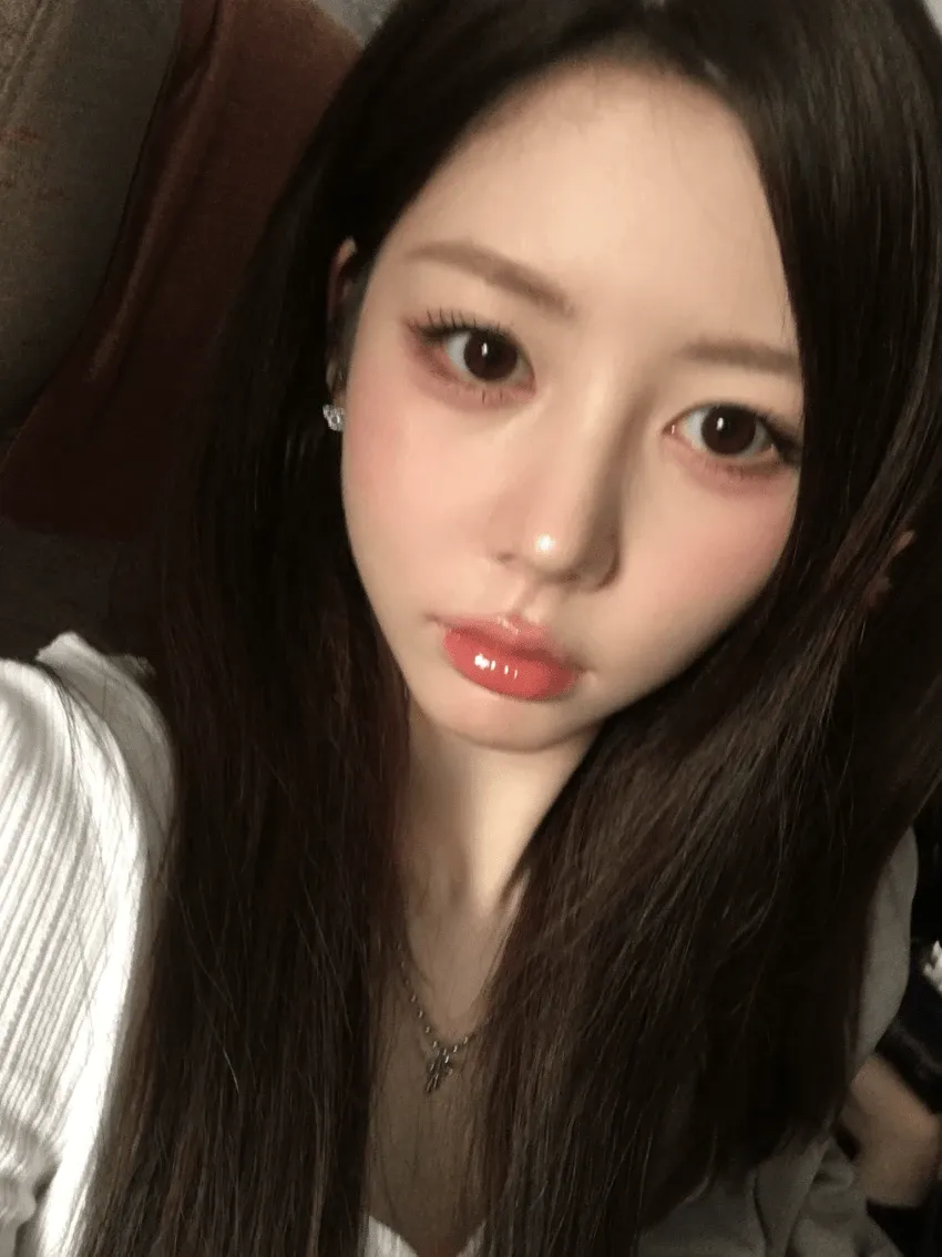 Behind-the-scenes cut of tripleS