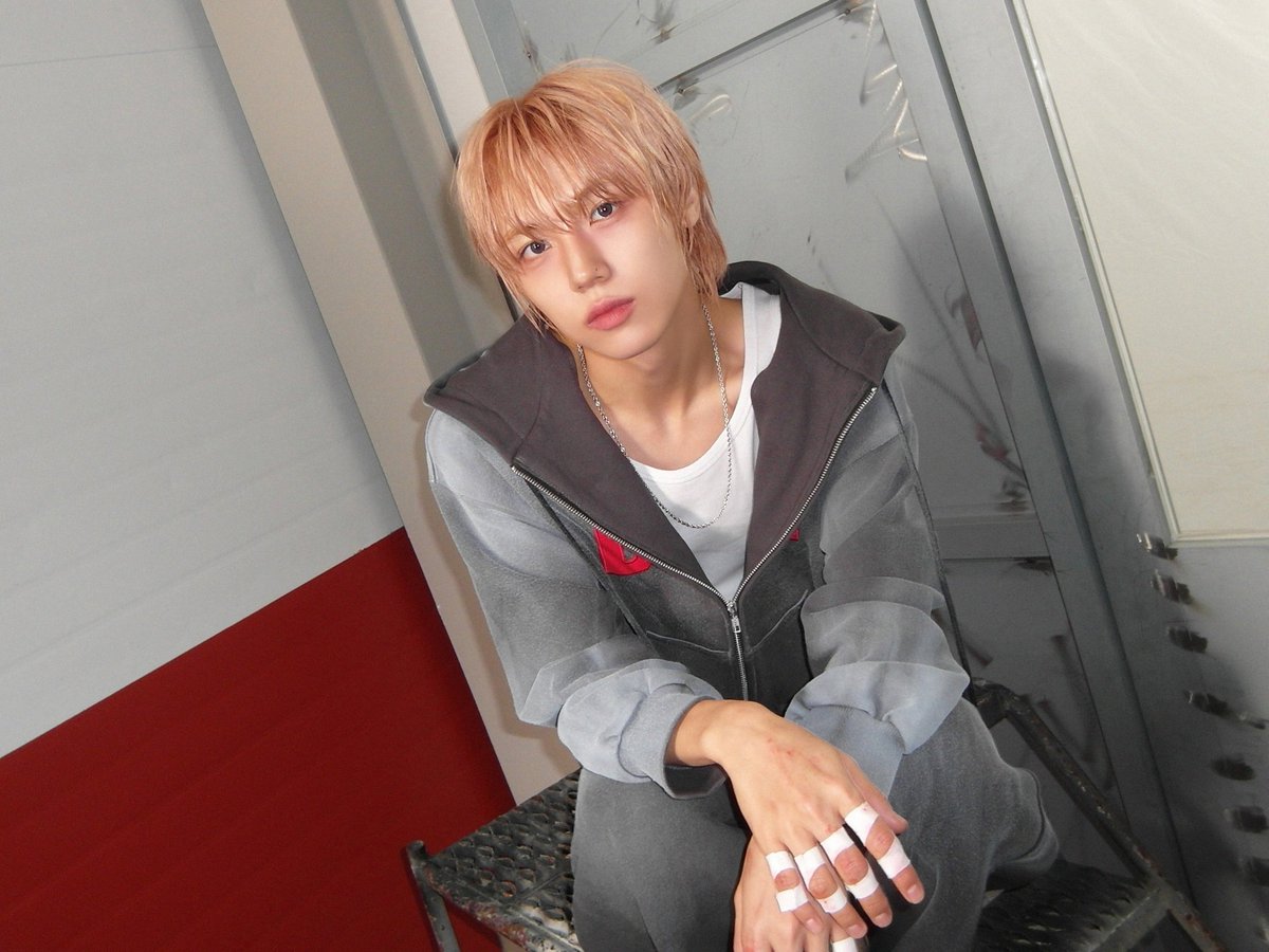 Behind-the-scenes cut of CRAVITY