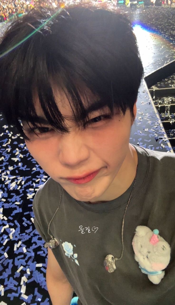 박건욱 (제로베이스원) 최근 활동샷