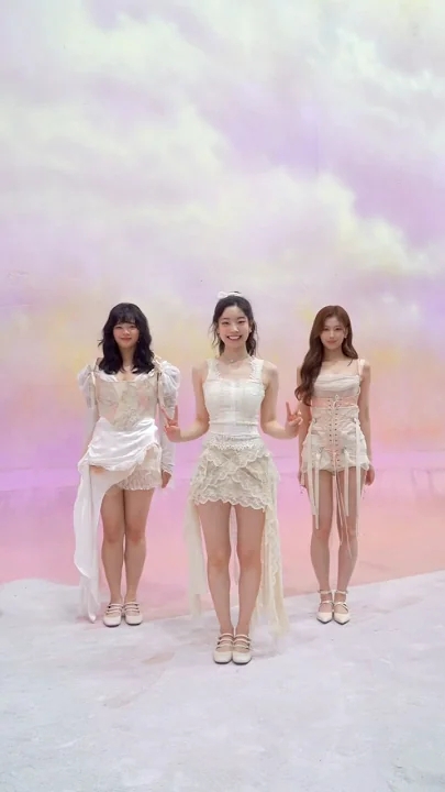 Foto aktivitas terbaru TWICE