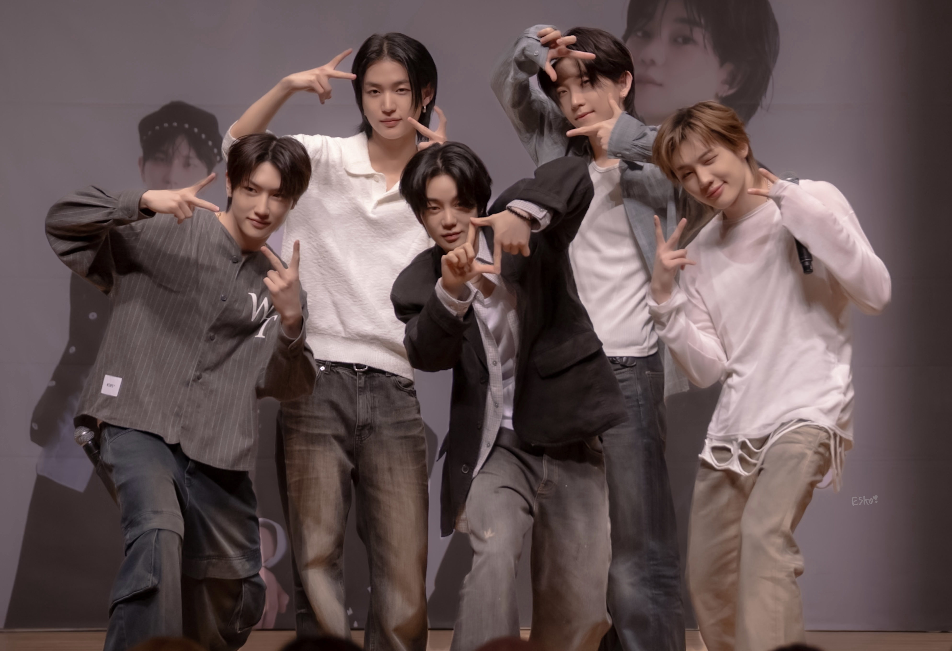 TNX의 비하인드 컷