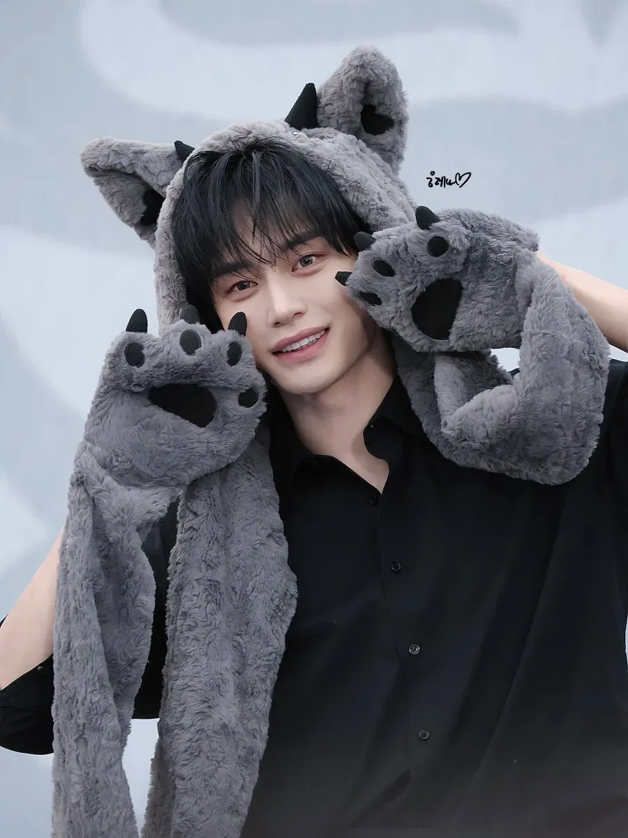 Behind-the-scenes cut of Kim Jiwoong (ZEROBASEONE)