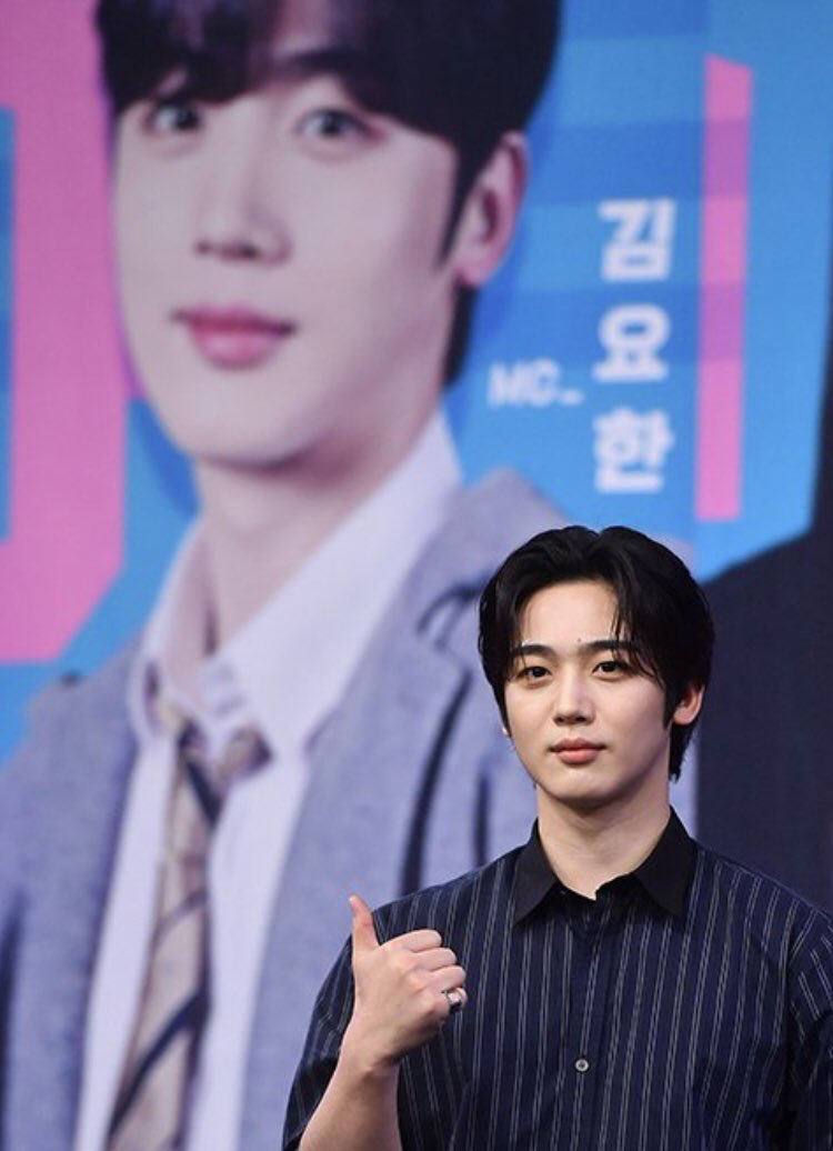 A moment captured by Kim Yohan (WEi)'s fan