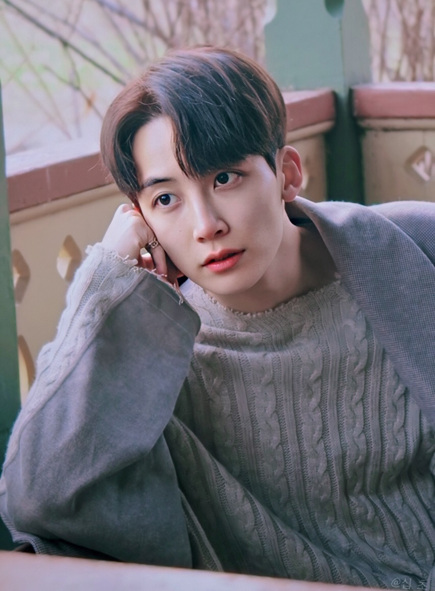 Latest photo of Jeonghan (SEVENTEEN)