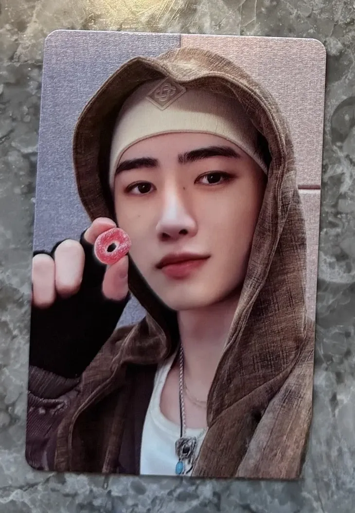 Foto aktivitas terbaru Sunghoon (ENHYPEN)