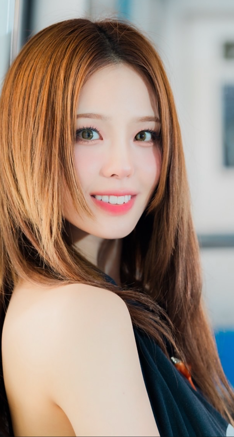 Behind-the-scenes cut of Mako (NiziU)