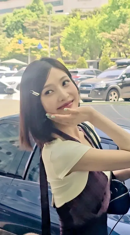 A moment captured by Joy (Red Velvet)'s fan