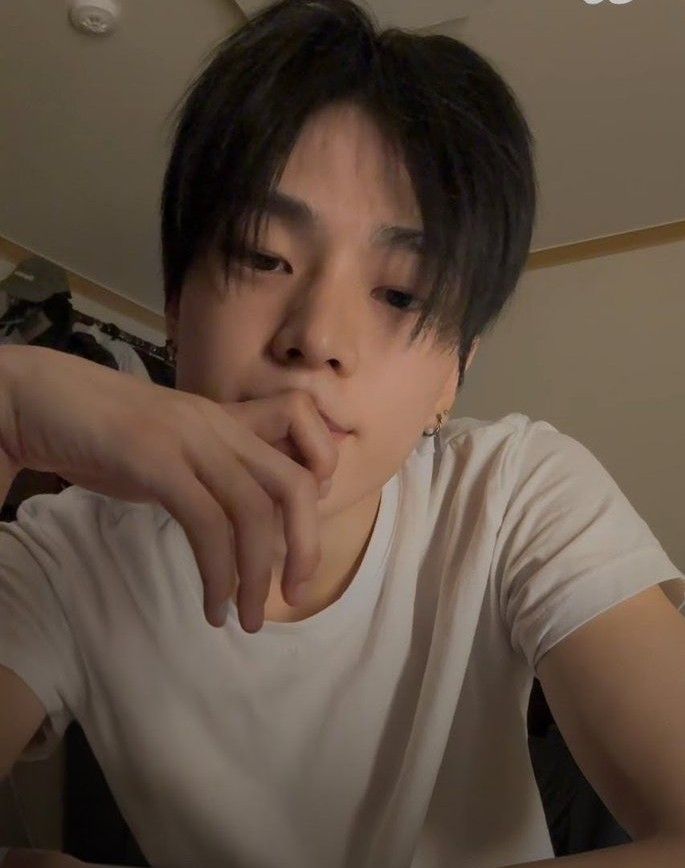 Latest photo of Kim Junmin (WHIB)