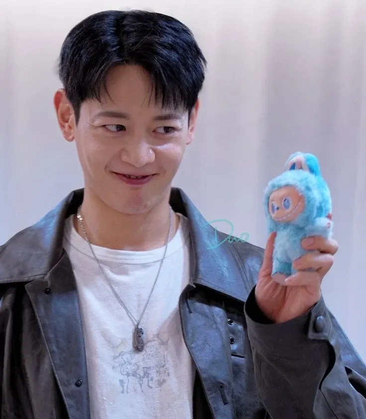 Behind-the-scenes cut of Minho (SHINee)