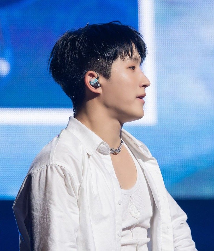 Behind-the-scenes cut of Jinjin (ASTRO)