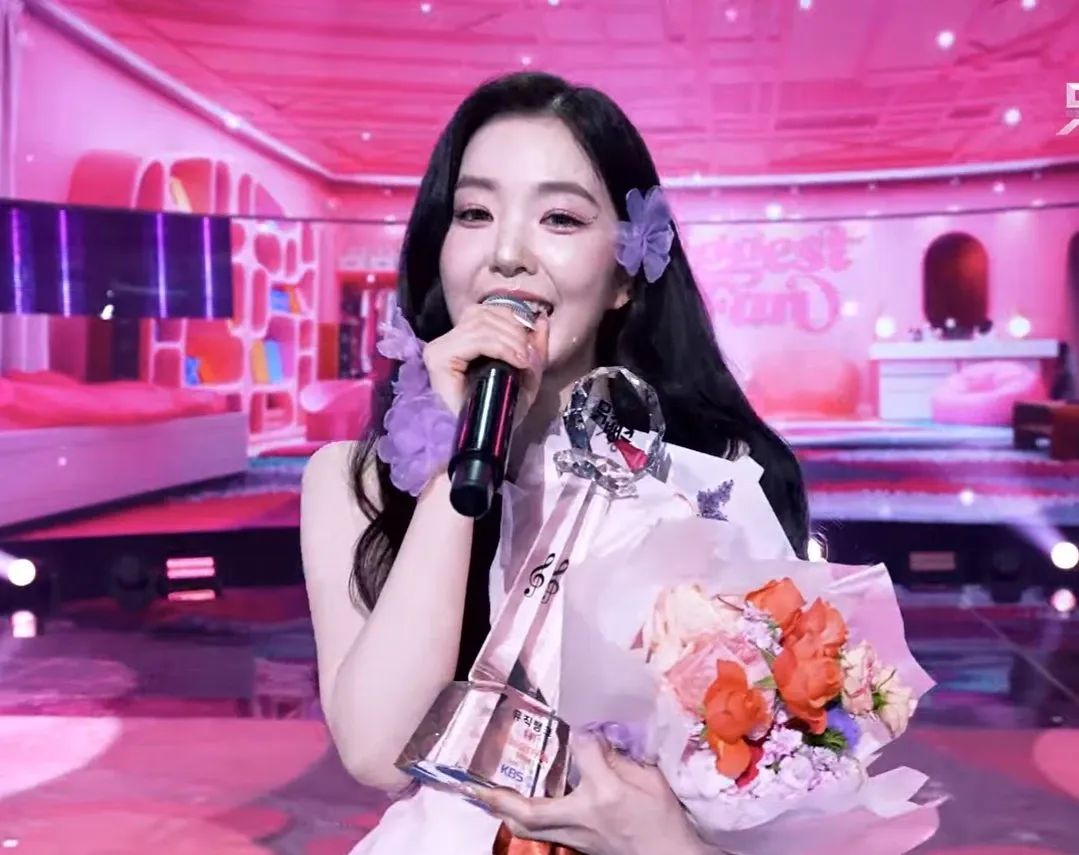 A moment captured by Red Velvet's fan