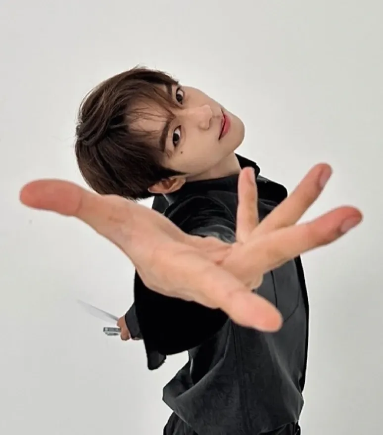 Foto aktivitas terbaru JL (AHOF)