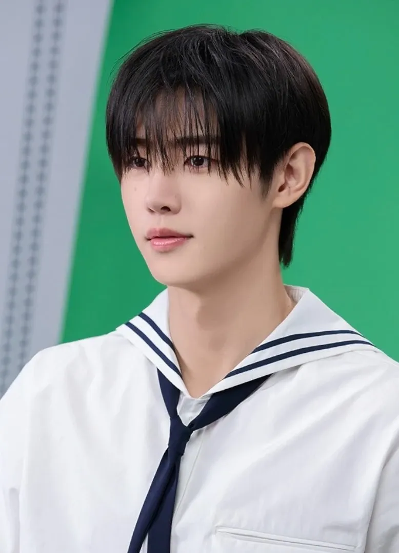 Foto aktivitas terbaru Sunghoon (ENHYPEN)