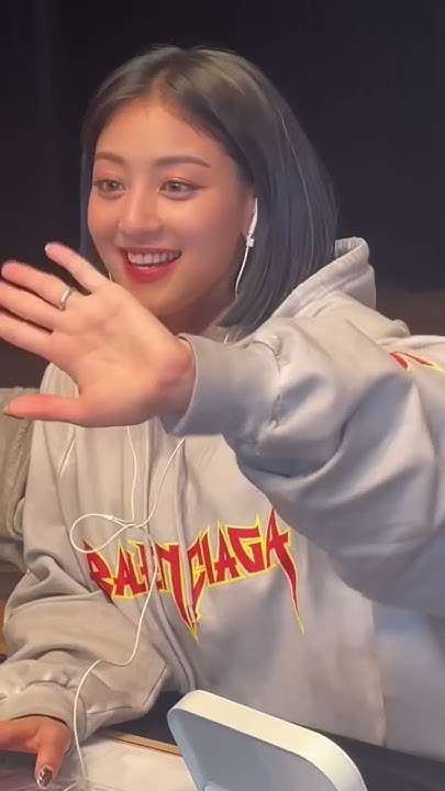 Fandom-recommended wallpaper image of Momo (TWICE)