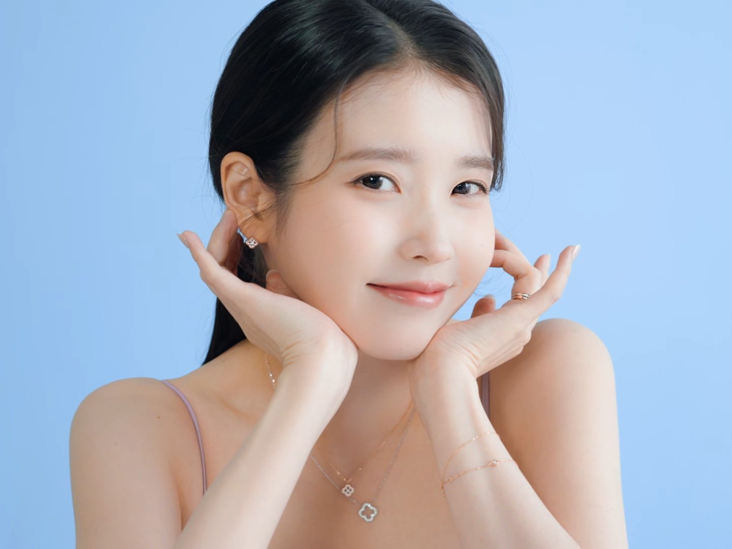 아이유 최근 활동샷