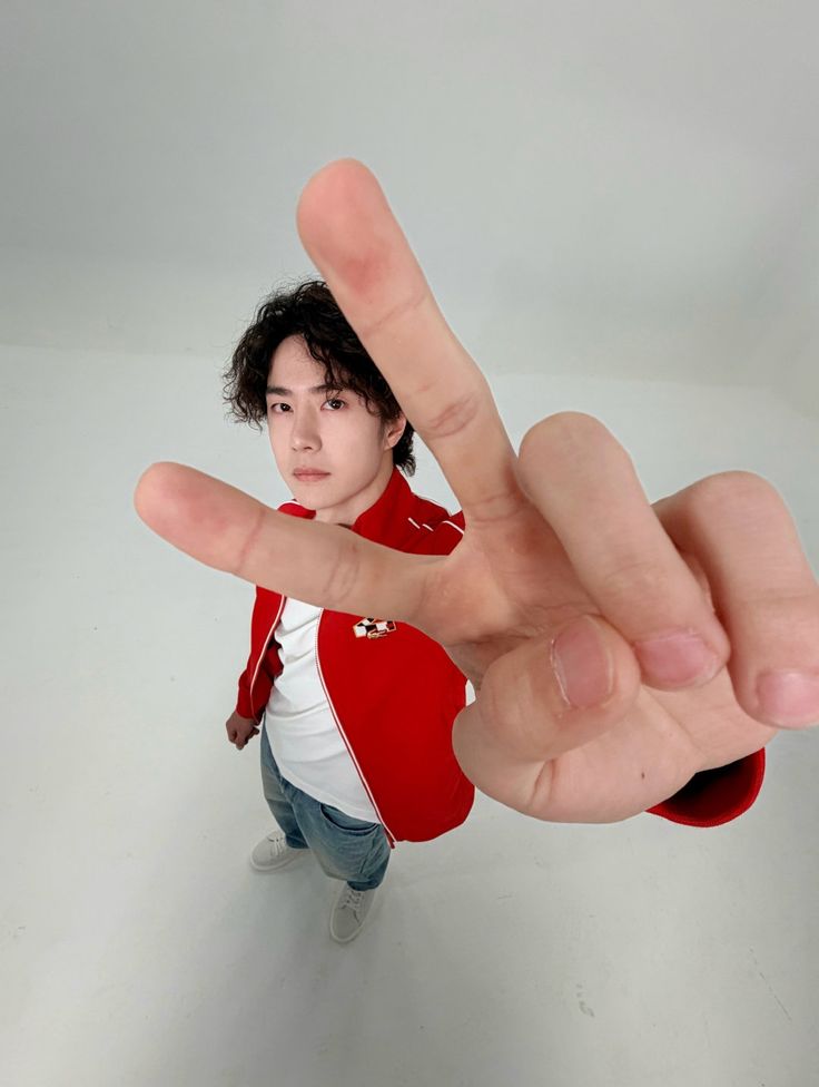 Behind-the-scenes cut of Wang Yibo