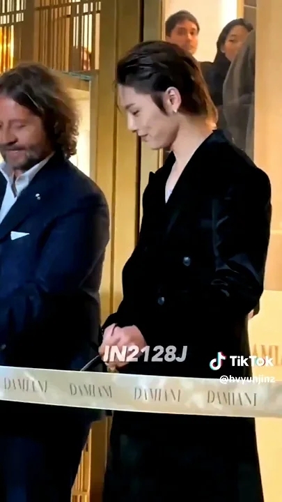 Behind-the-scenes cut of I.N (Stray Kids)