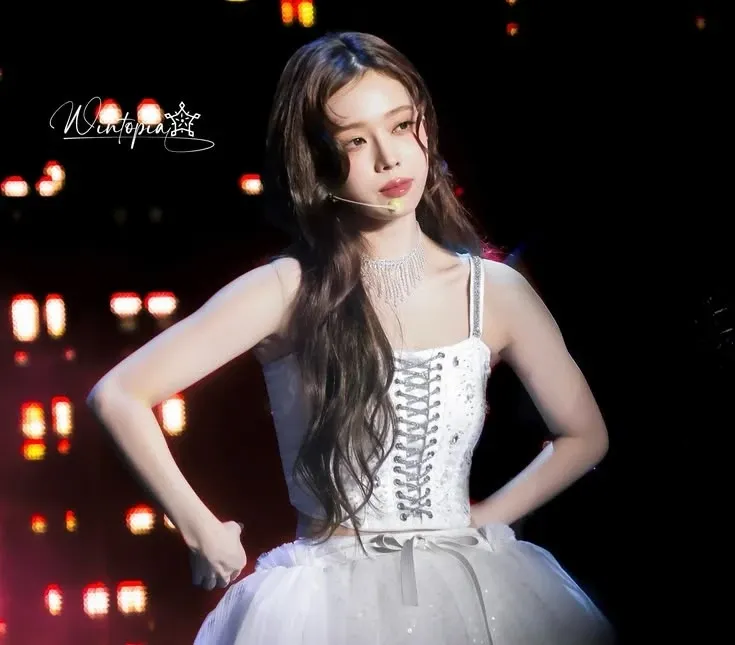 Recent activity shot of Winter (aespa)