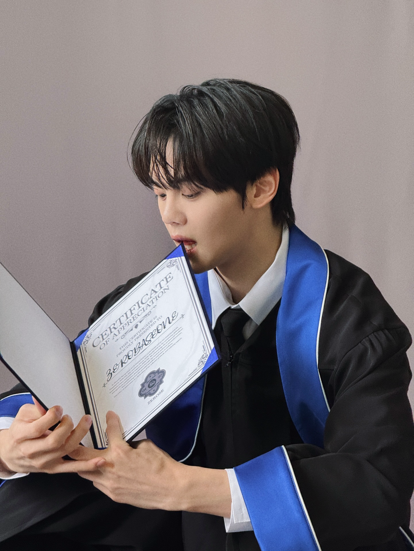 A moment captured by Kim Gyuvin (ZEROBASEONE)'s fan