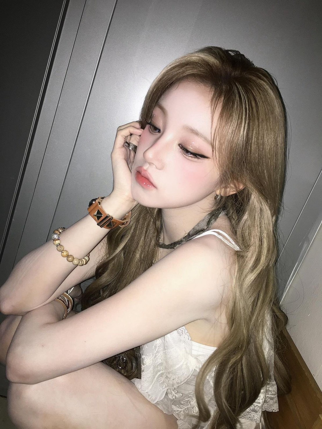 Behind-the-scenes cut of Yuqi (i-dle)