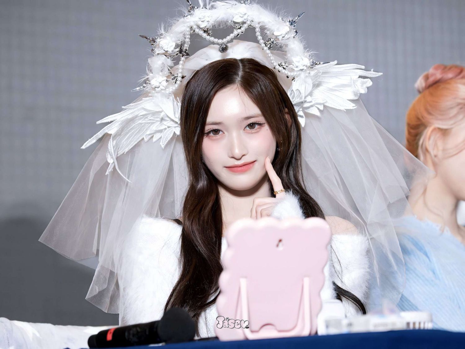 A moment captured by Leeseo (IVE)'s fan