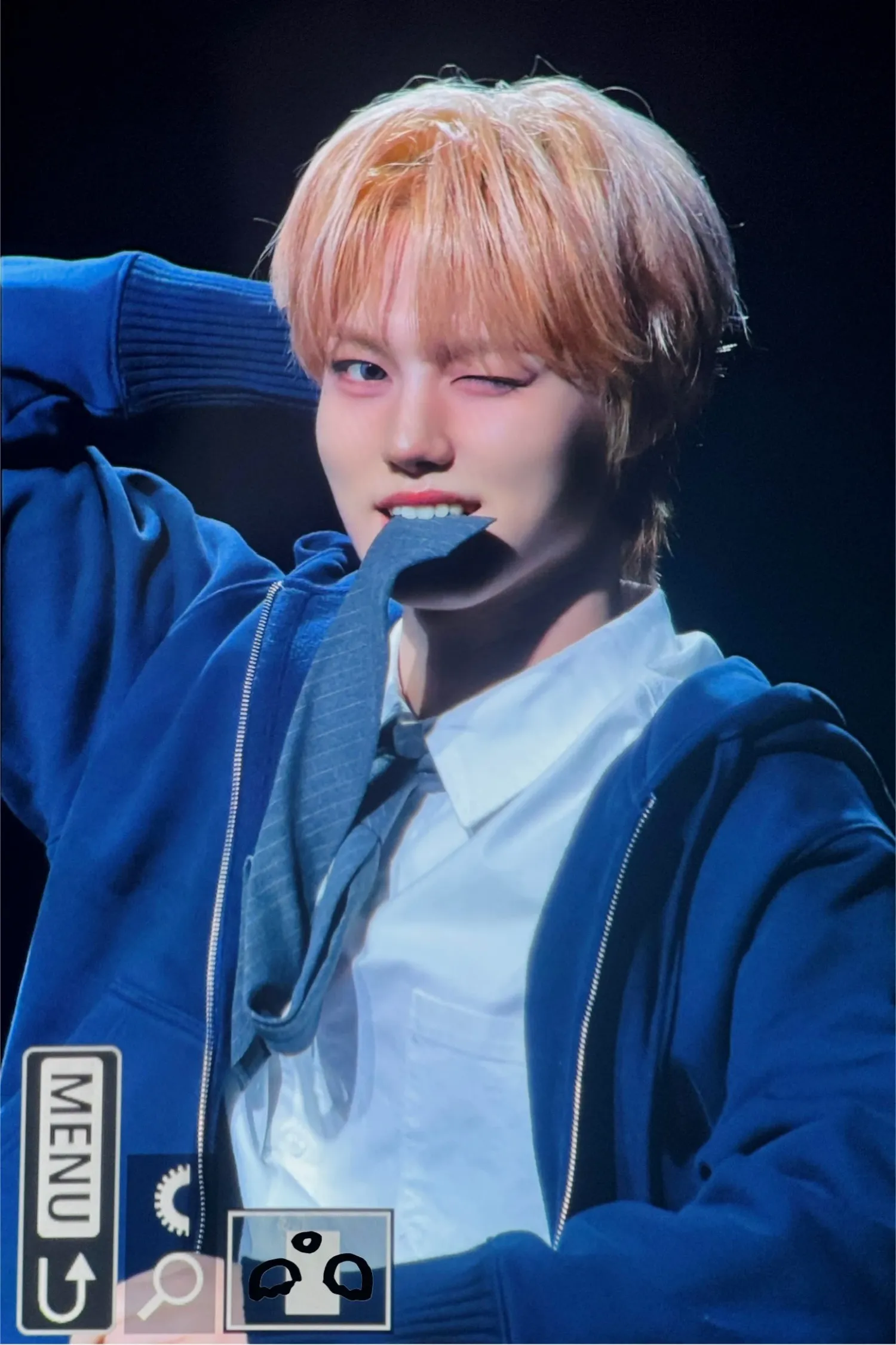 パク・ジュウォン (AHOF)の舞台裏ショット