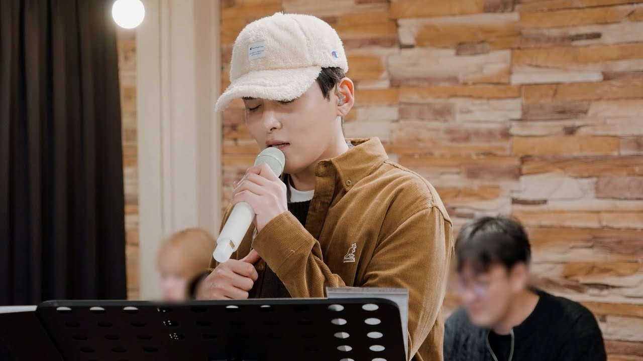 Behind-the-scenes cut of Super Junior