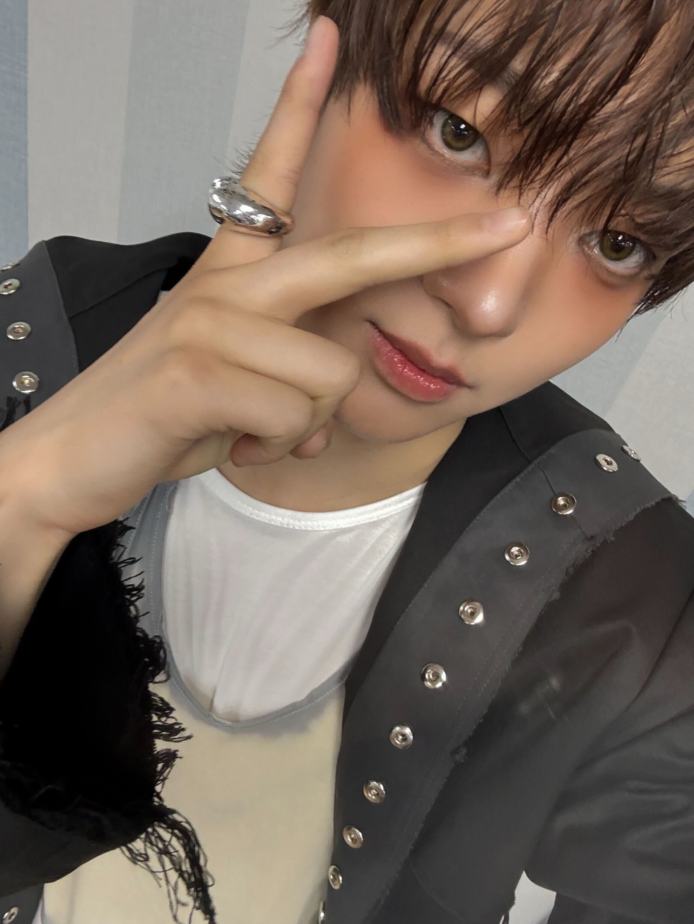 Behind-the-scenes cut of EJ (&TEAM)