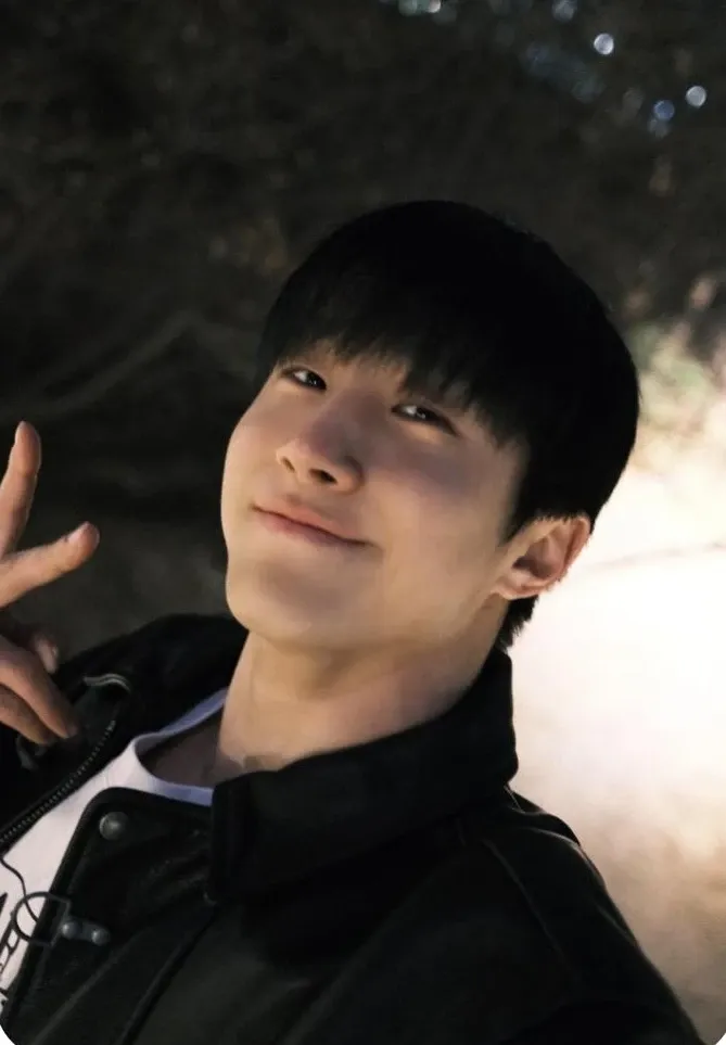 Latest photo of Jinjin (ASTRO)