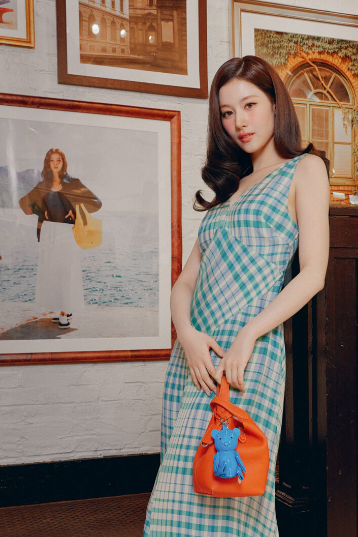 Potret di balik layar Sana (TWICE)