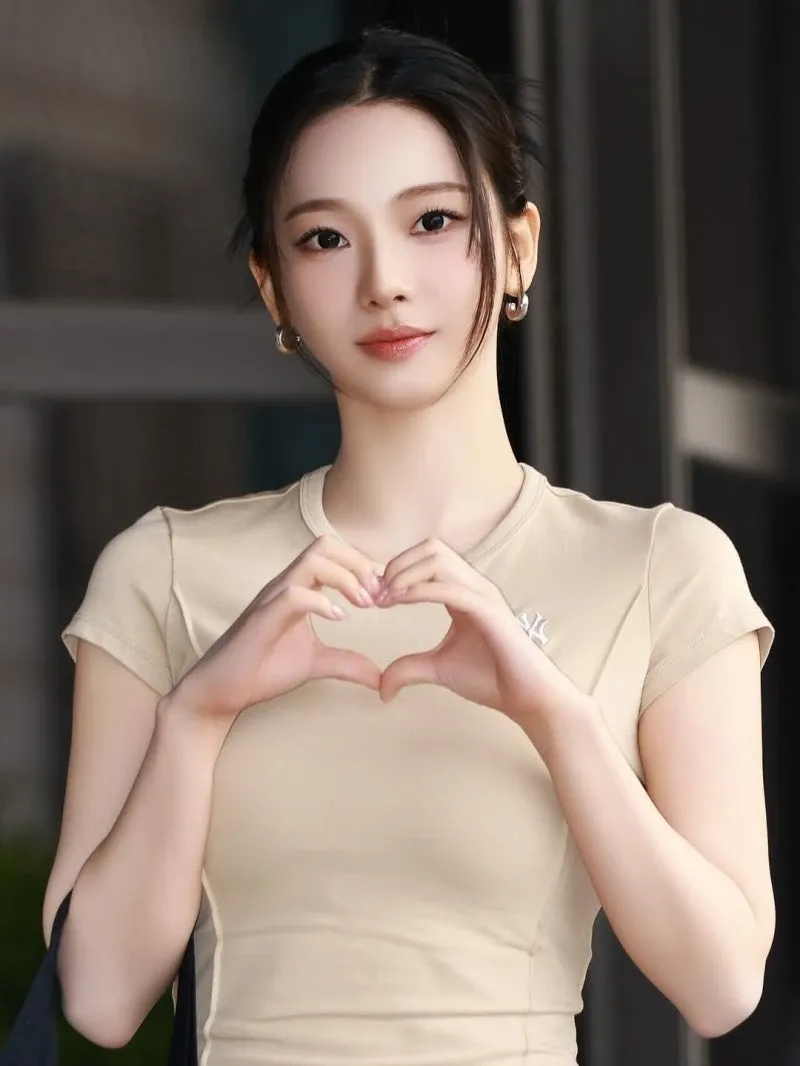 Behind-the-scenes cut of Karina (aespa)