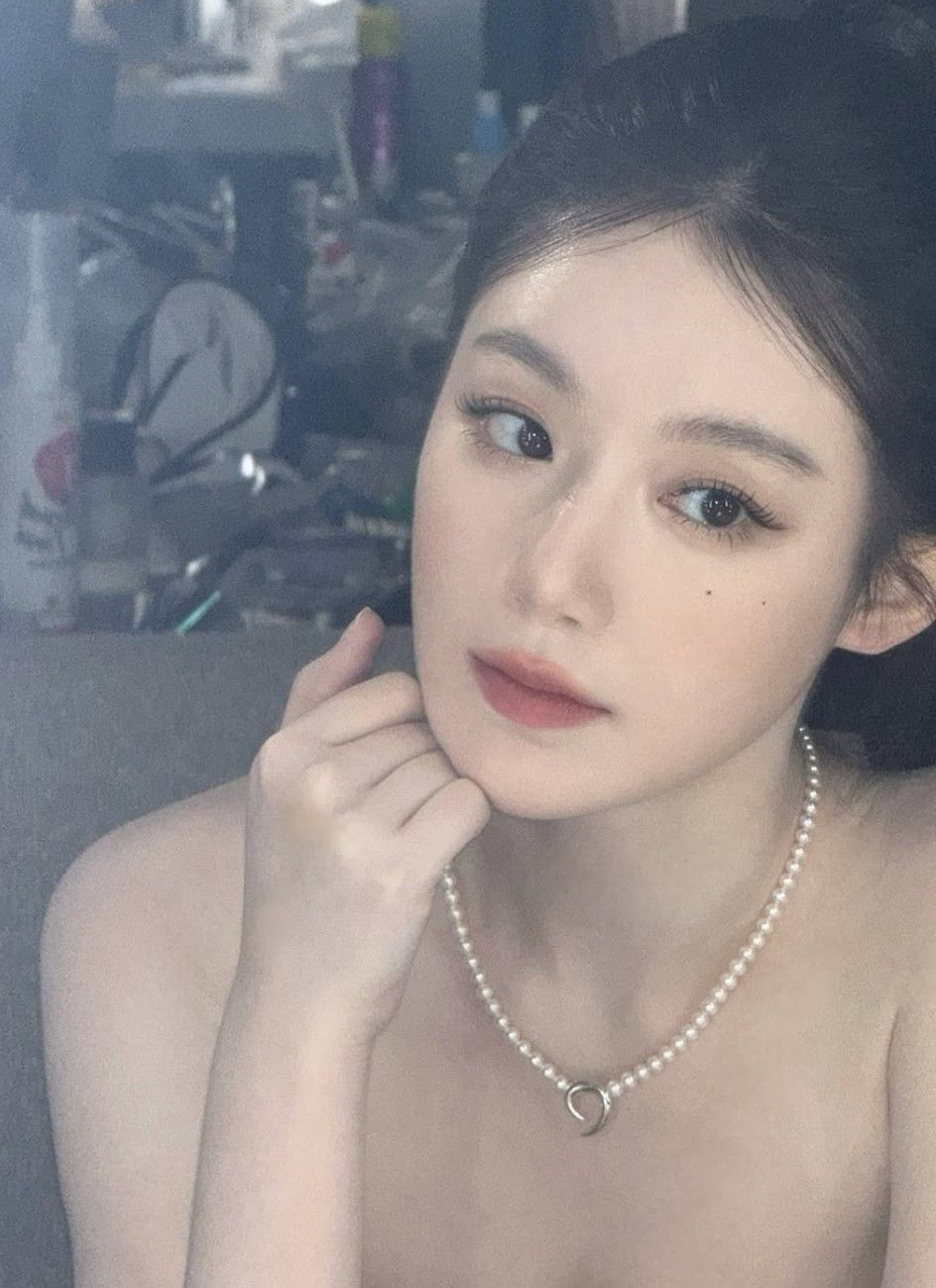 Behind-the-scenes cut of Shuhua (i-dle)