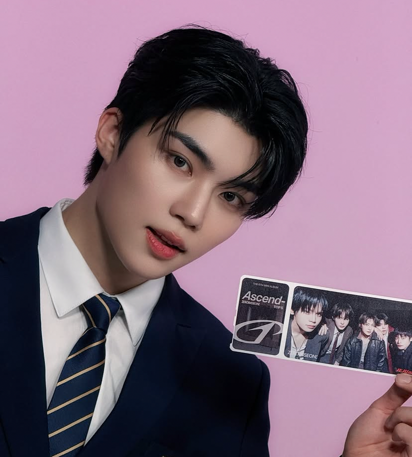 Recent activity shot of Park Gunwook (ZEROBASEONE)