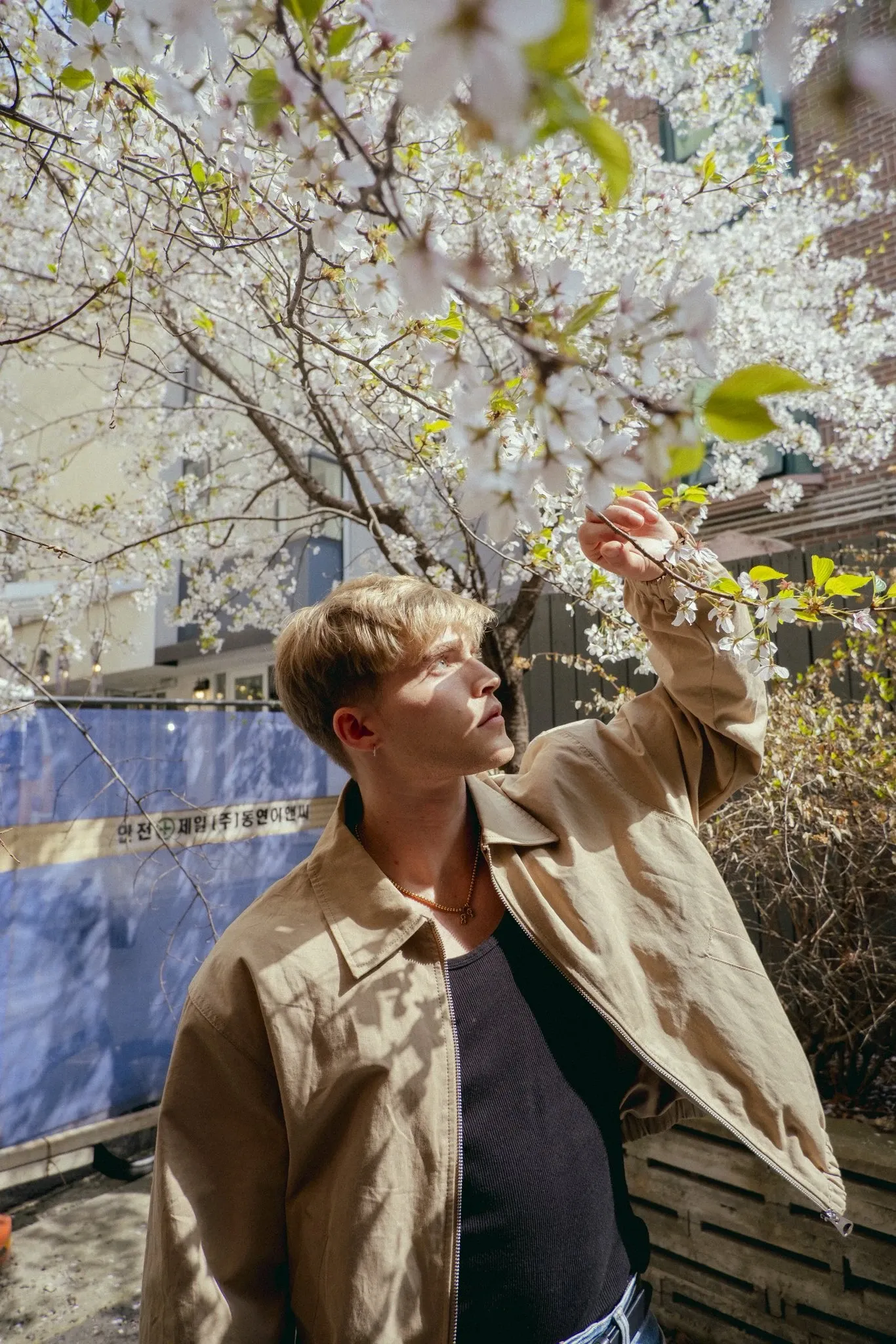 Behind-the-scenes cut of Gabi (SANTOS BRAVOS)