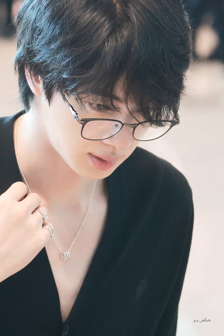Foto aktivitas terbaru Jin (BTS)