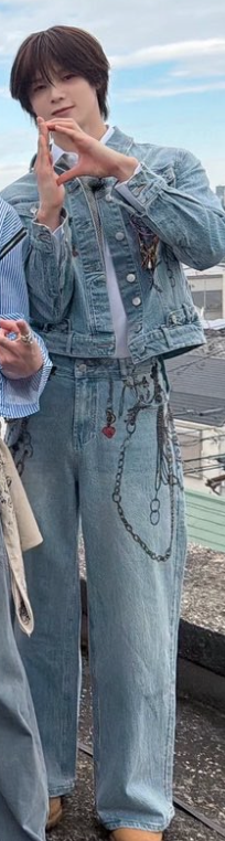 Behind-the-scenes cut of K (&TEAM)