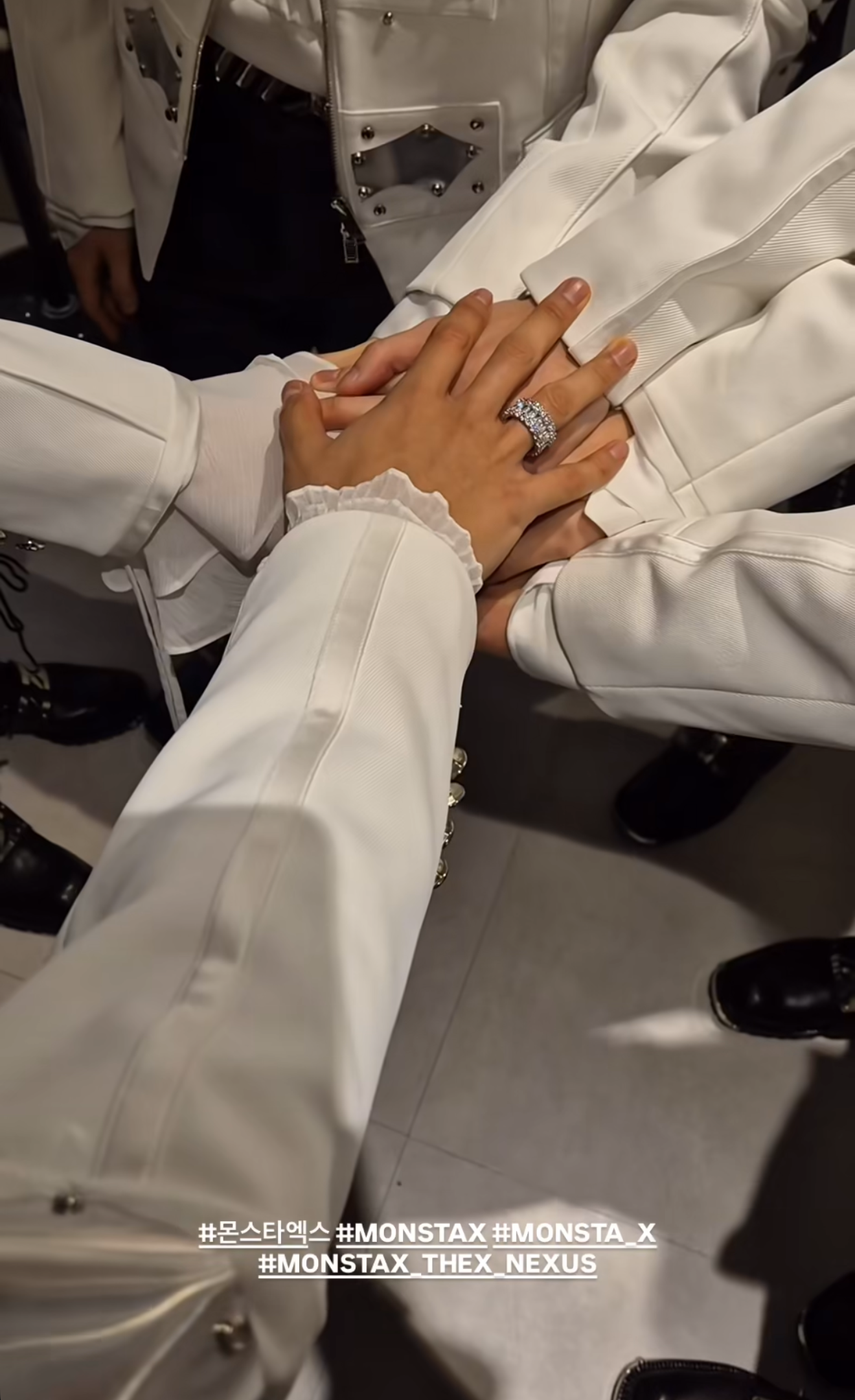 Behind-the-scenes cut of Shownu (MONSTA X)