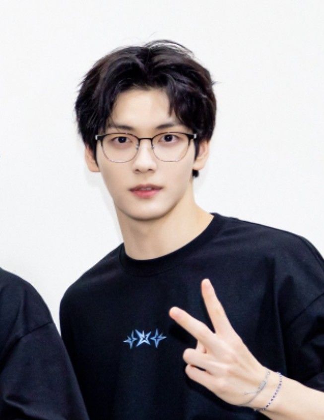 Foto aktivitas terbaru Soobin (TOMORROW X TOGETHER)