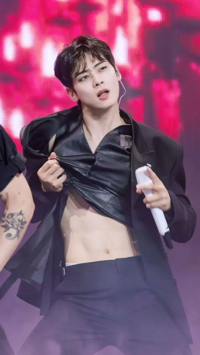 A moment captured by Eunwoo (ASTRO)'s fan