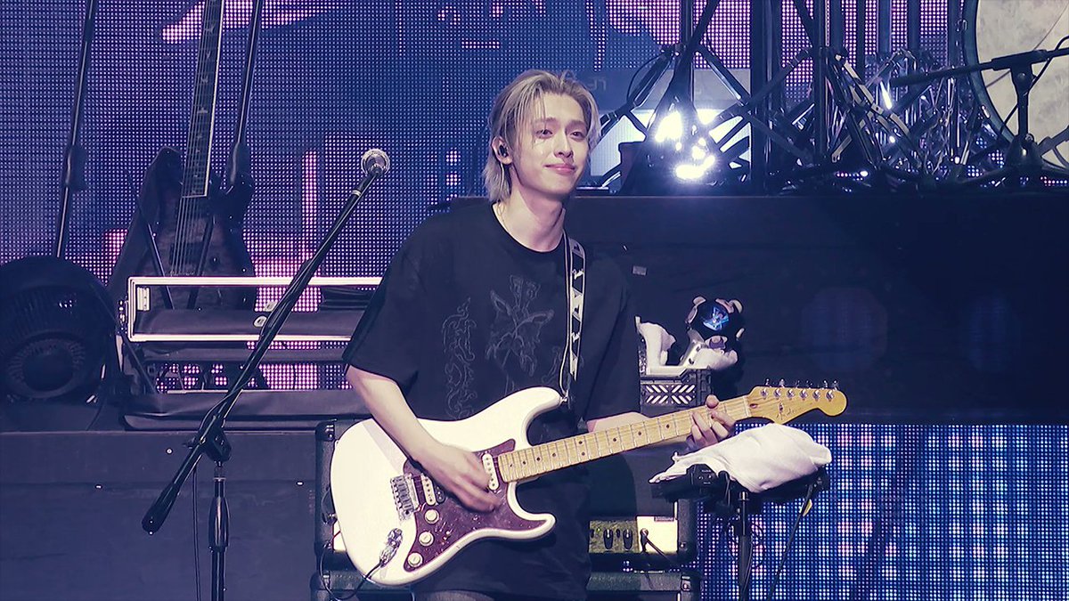 A moment captured by Xdinary Heroes's fan