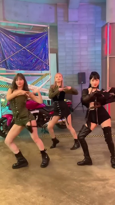 A heartfelt wallpaper shared by Momo (TWICE)'s fans