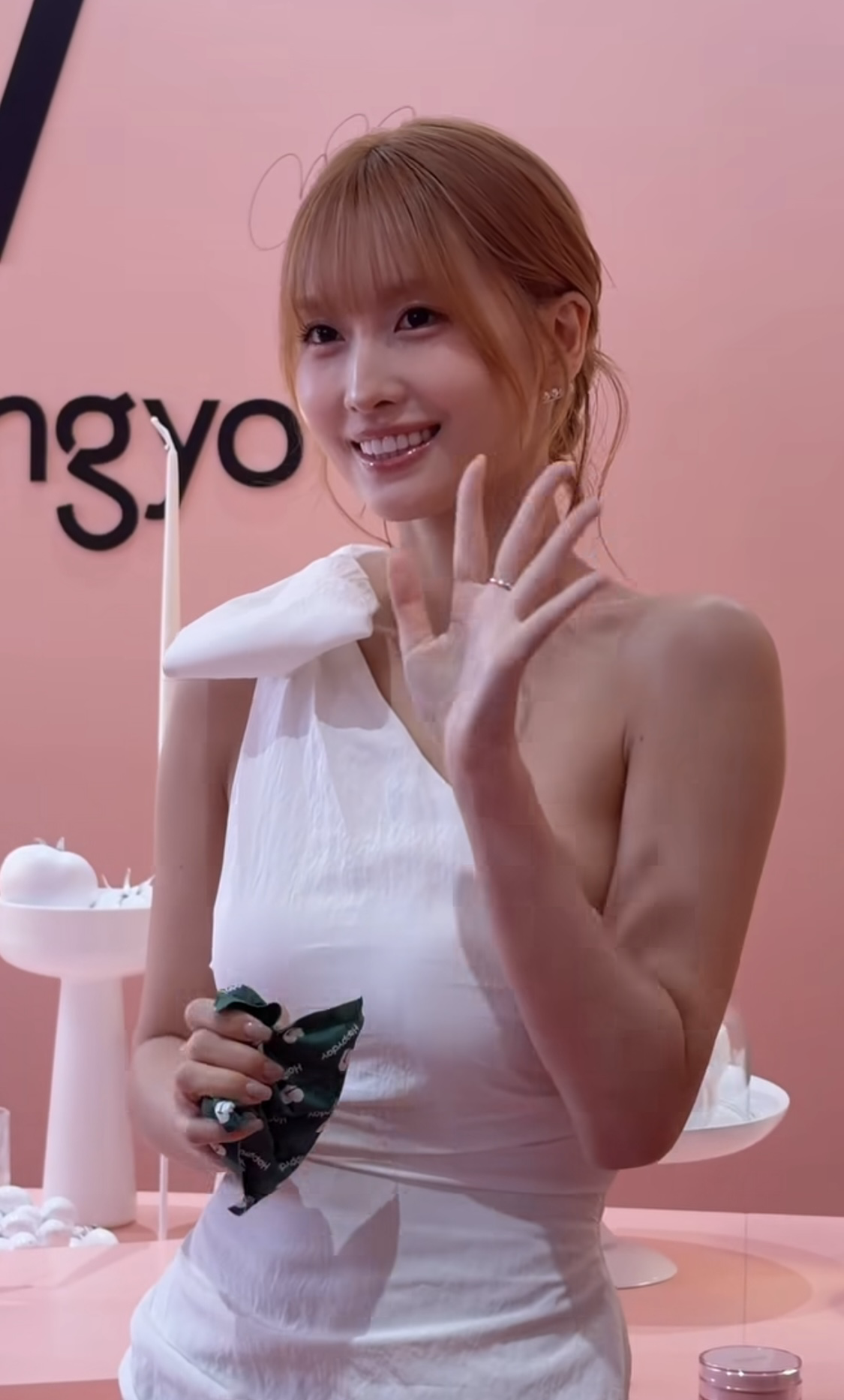 Momen yang diabadikan oleh penggemar Momo (TWICE)