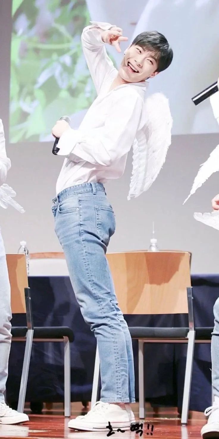 Latest photo of Moonbin (ASTRO)