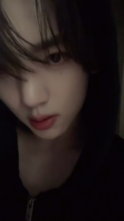 Recent activity shot of Han Yujin (ZEROBASEONE)