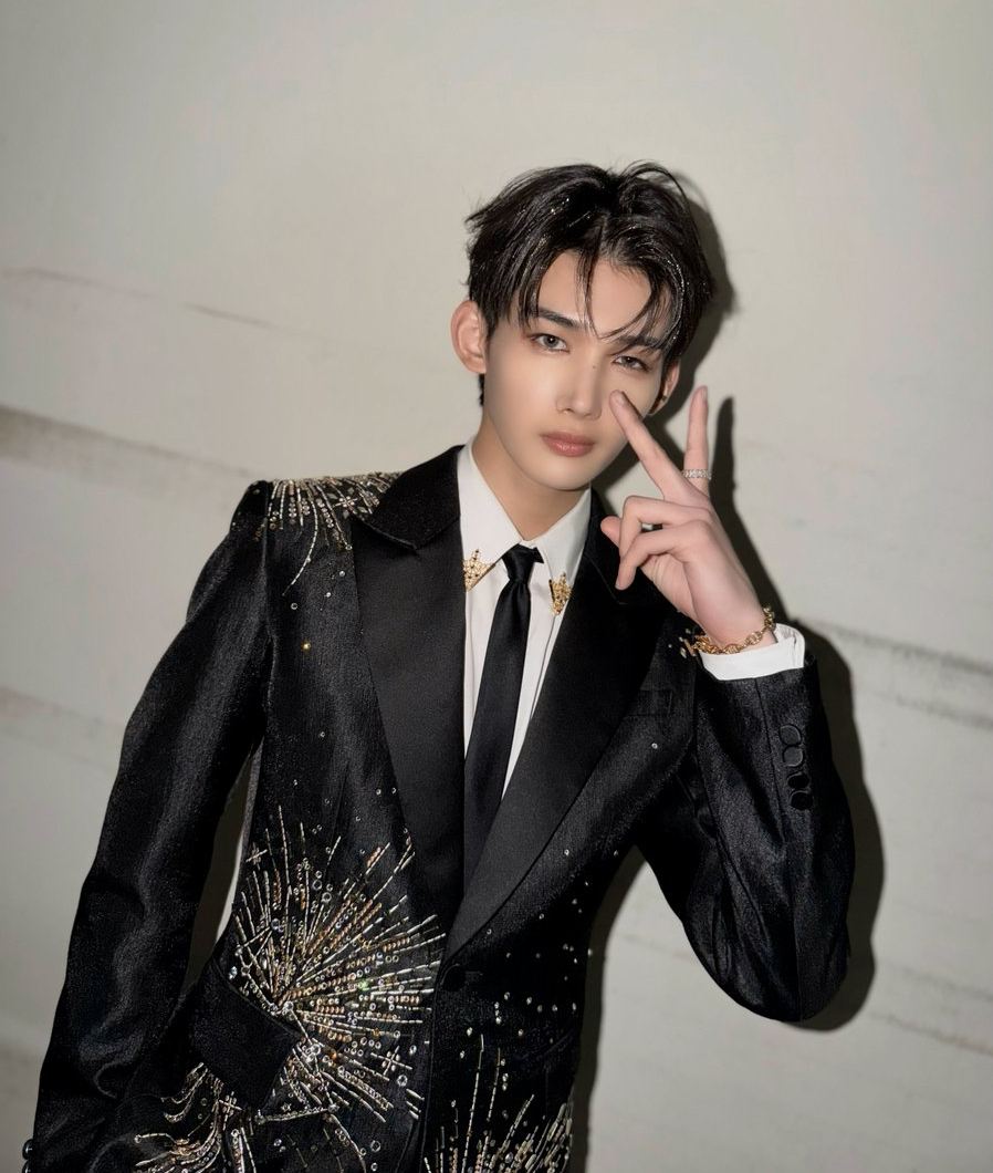 Recent activity shot of Jo (&TEAM)