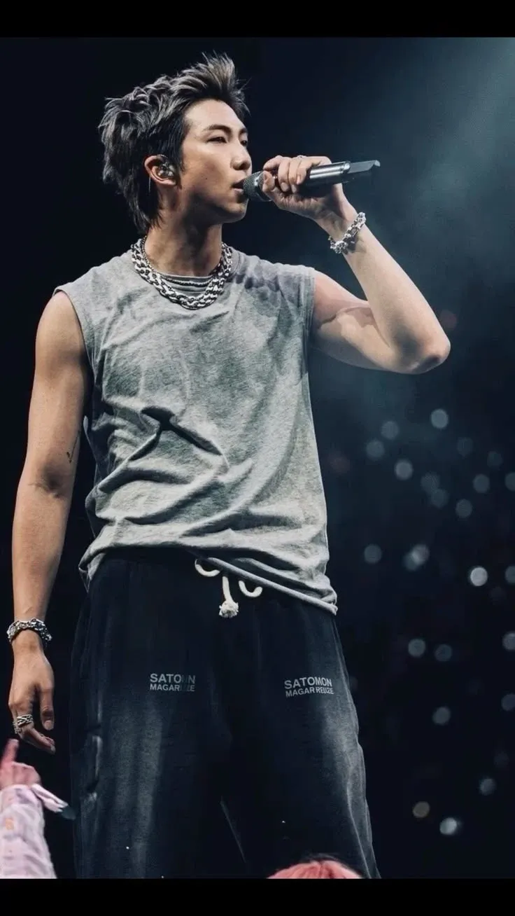 Wallpaper penuh perasaan yang dibagikan untuk RM (BTS)