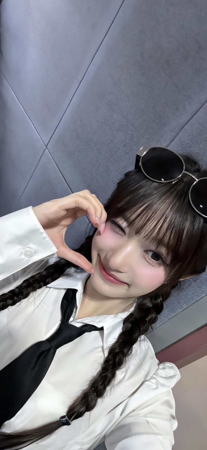 A moment captured by IVE's fan